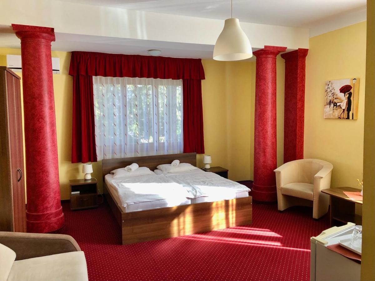 Bed & Breakfast Het Pecset Fogado Etterem *