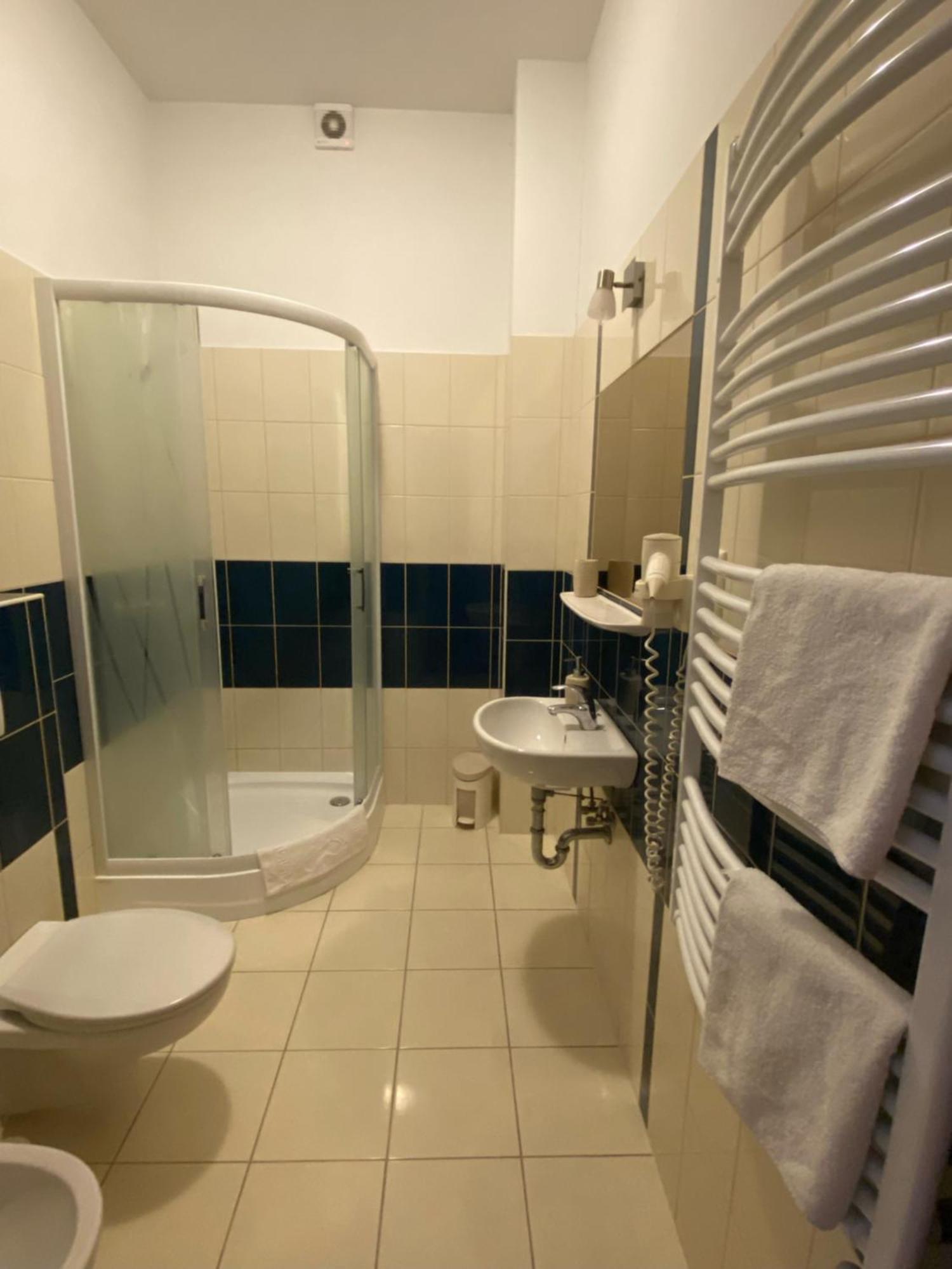 Bed & Breakfast Het Pecset Fogado Etterem *
